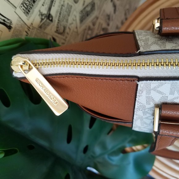 Vanilla Large charlotte Tote Michael Kors NWT - Picture 3 of 10